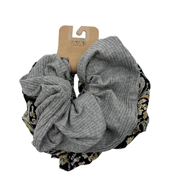 Nordstrom Berry Scrunchies Set of 2 Paisley Gray Ponytail Hair Accessories NWT - Picture 2 of 2
